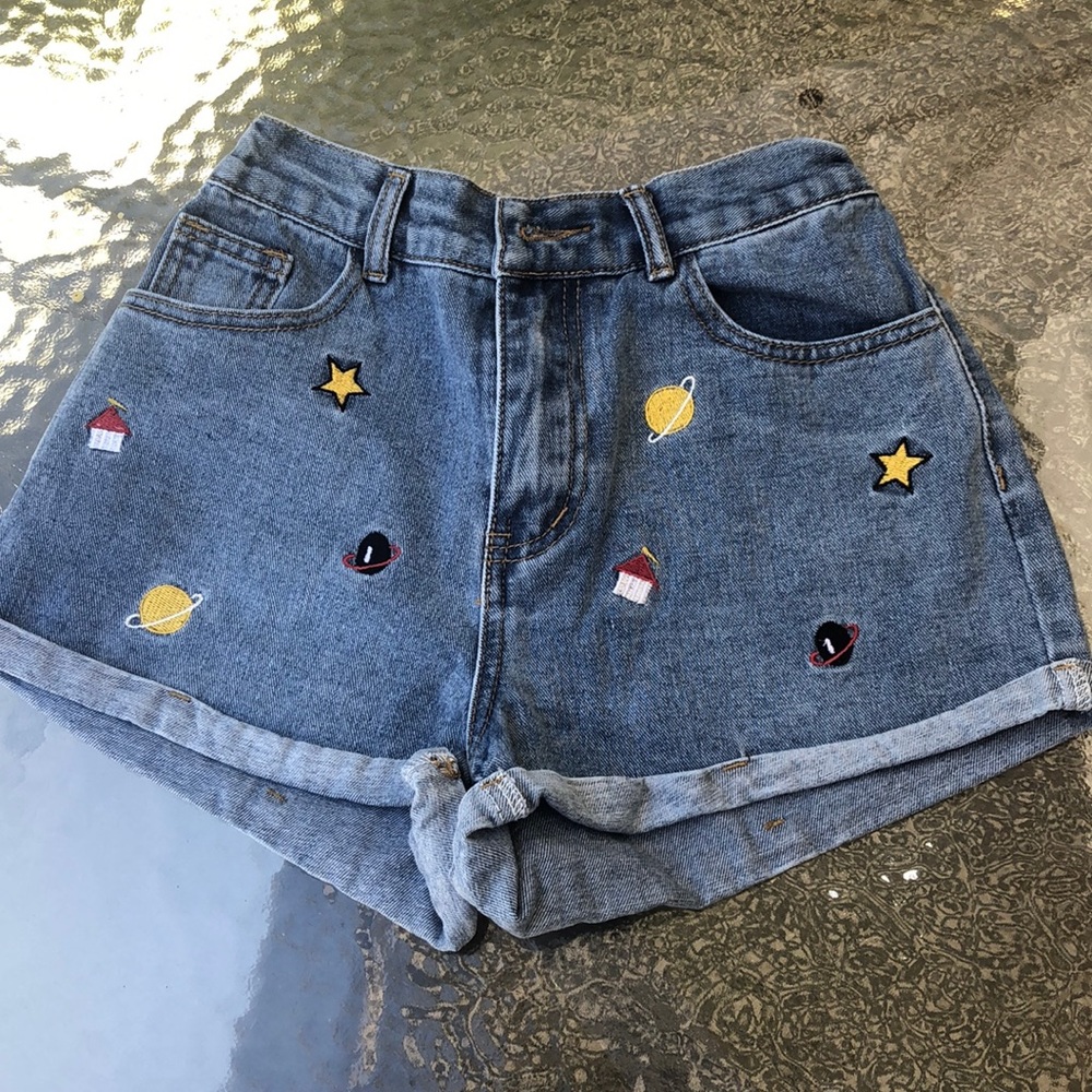 Jean shorts with space patches